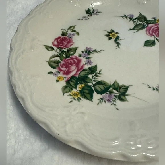 Beverly Rose White Pink Floral Dinnerware Salad Plates Elegant Cottagecore VTG - Picture 4 of 11